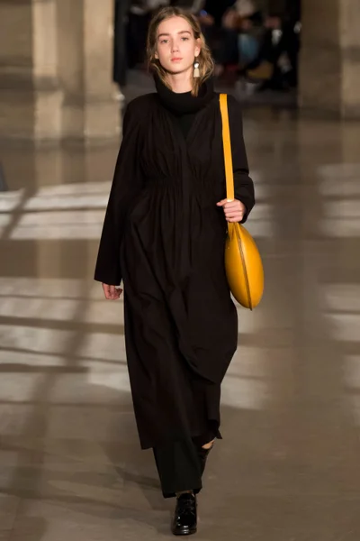 Look 3